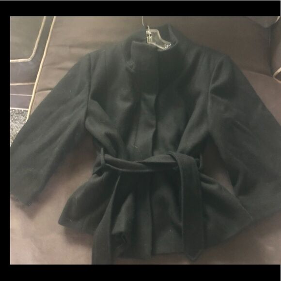 Beautiful black coat with large three-quarter sleeve - Picture 2 of 7